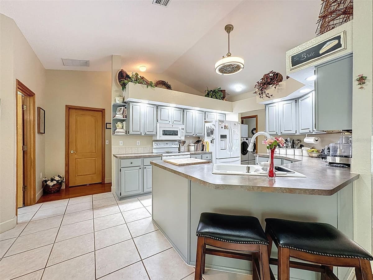 8437 INDIES DRIVE — photo 24 of 62