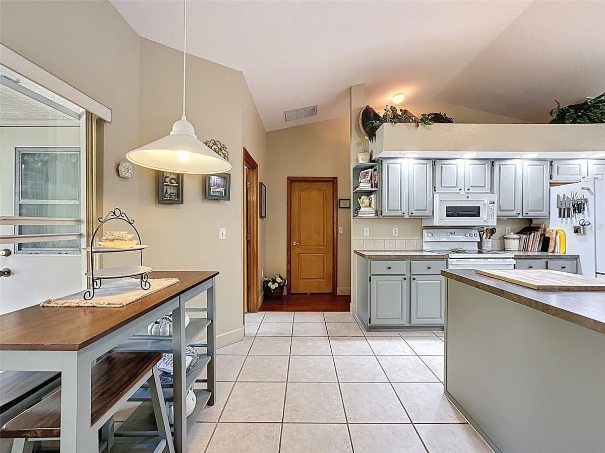 8437 INDIES DRIVE — photo 25 of 62