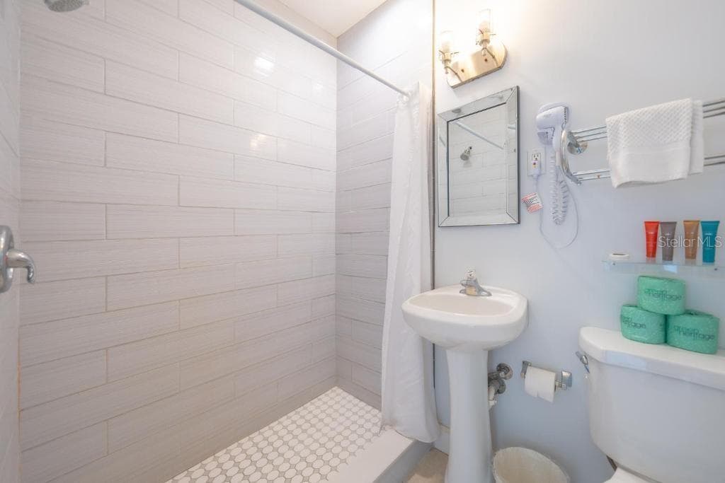 648 POINSETTIA AVENUE — photo 13 of 16