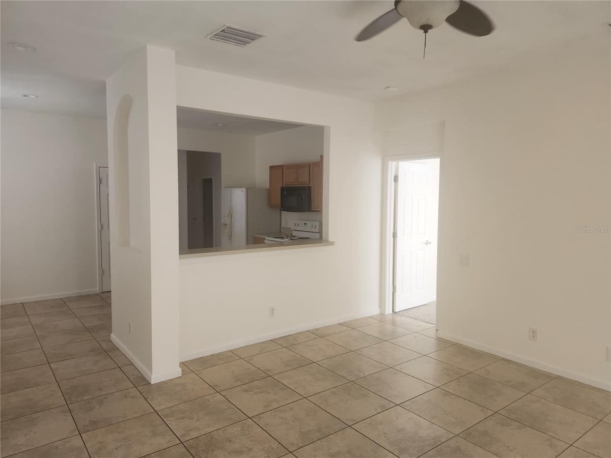 14656 WAKE ROBIN DRIVE — photo 3 of 22