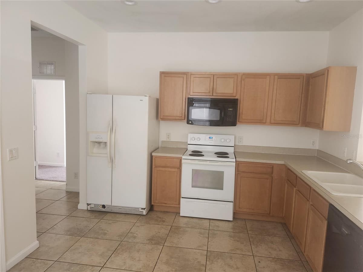 14656 WAKE ROBIN DRIVE — photo 2 of 22