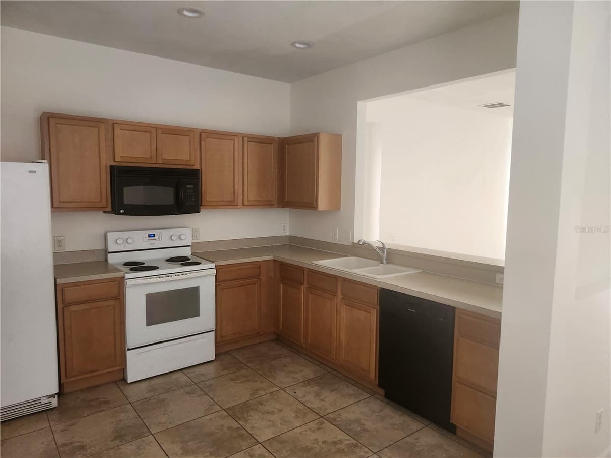 14656 WAKE ROBIN DRIVE — photo 5 of 22