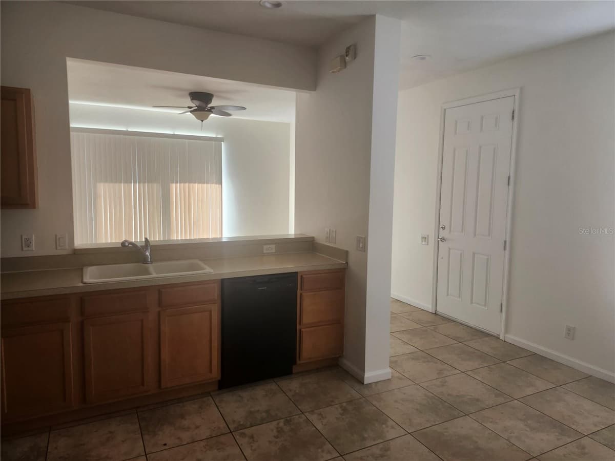 14656 WAKE ROBIN DRIVE — photo 6 of 22