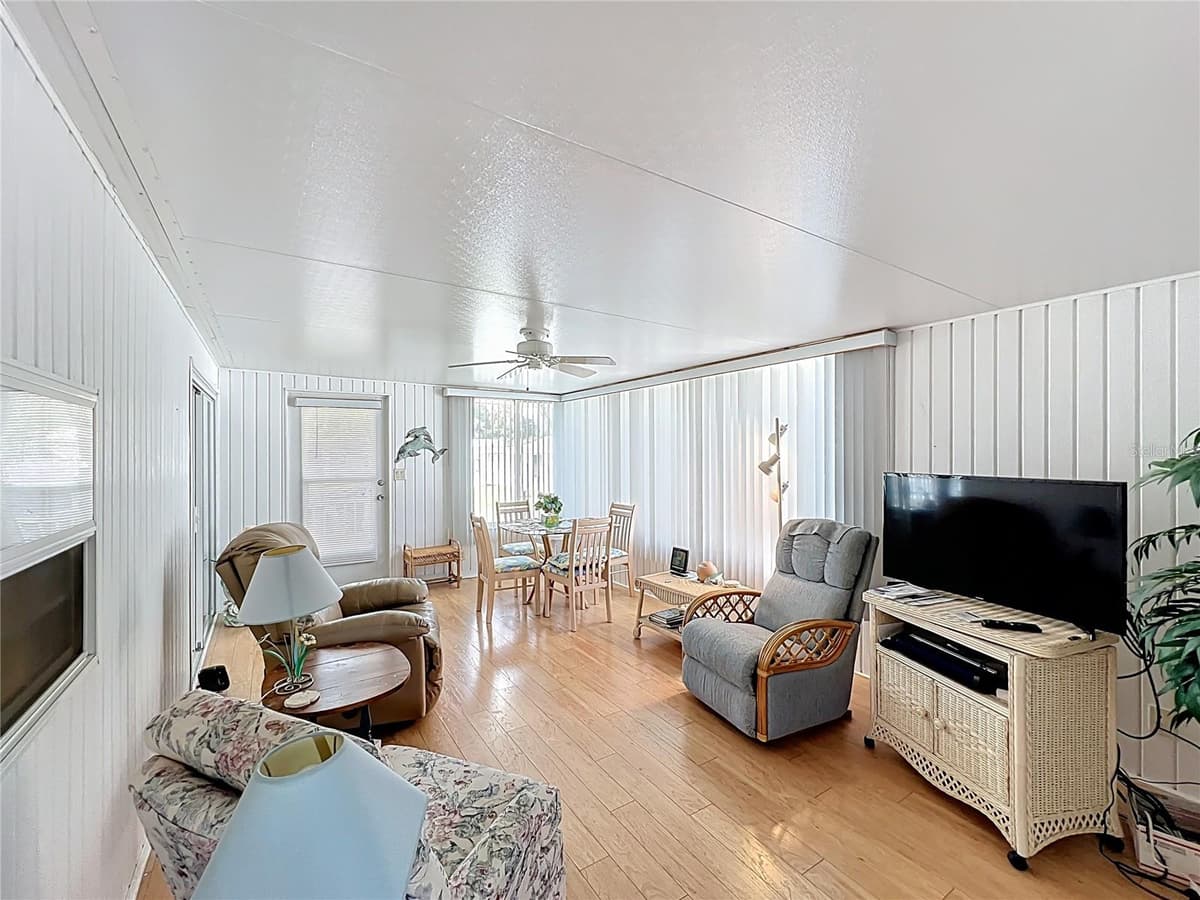 194 BIG PINE AVENUE — photo 4 of 43