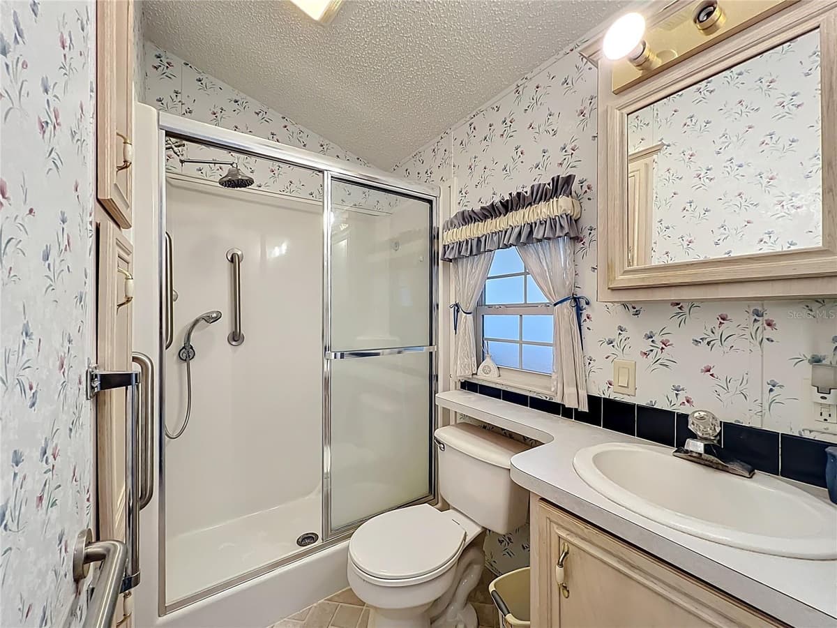 194 BIG PINE AVENUE — photo 19 of 43