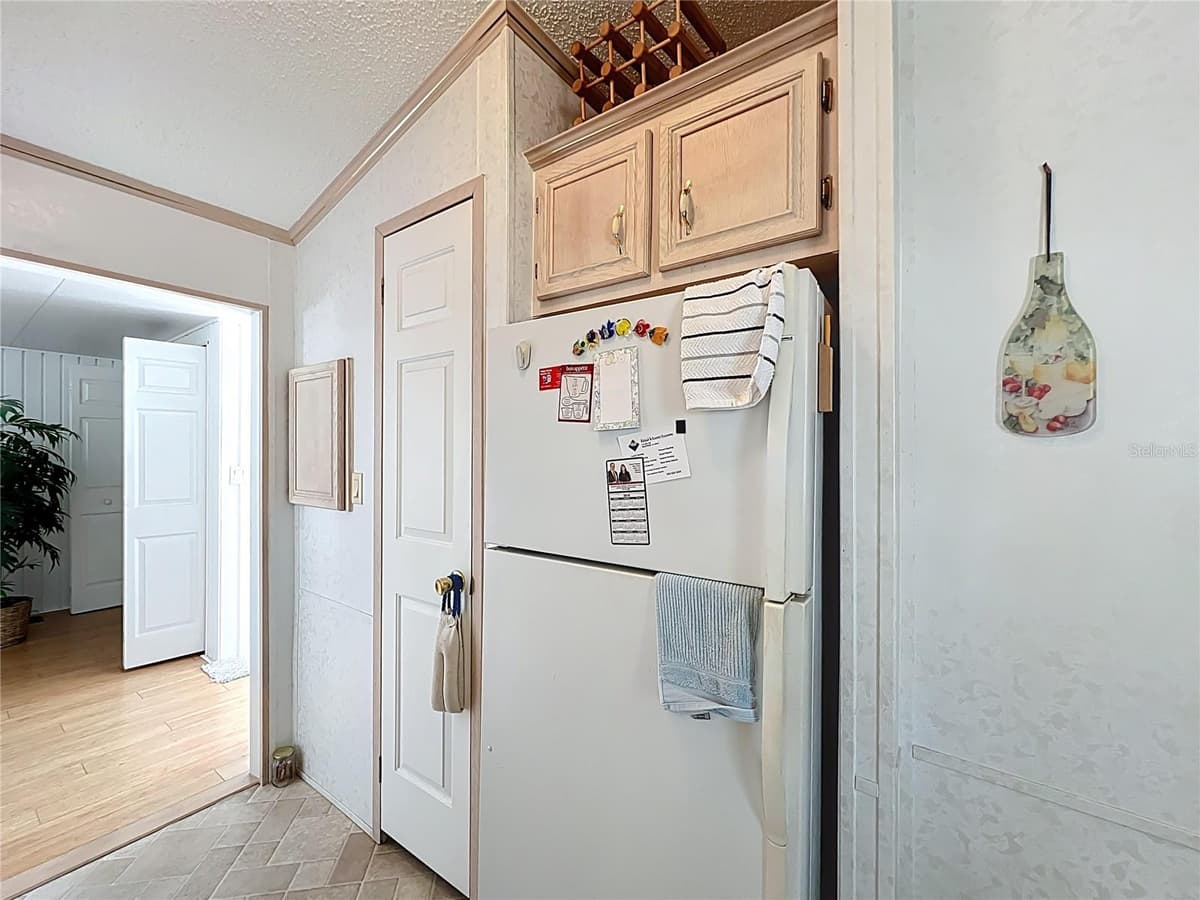 194 BIG PINE AVENUE — photo 15 of 43