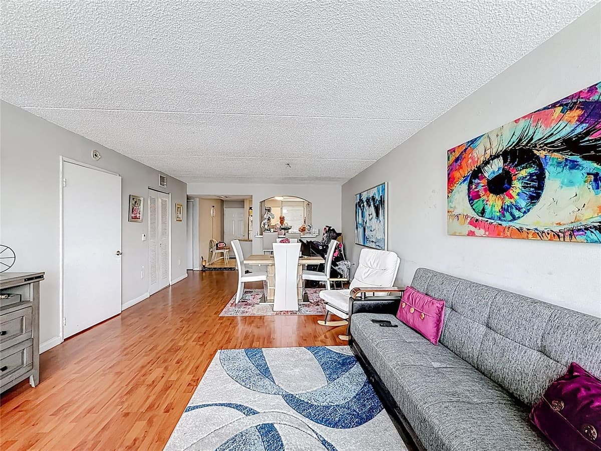 6065 186TH STREET — photo 3 of 17