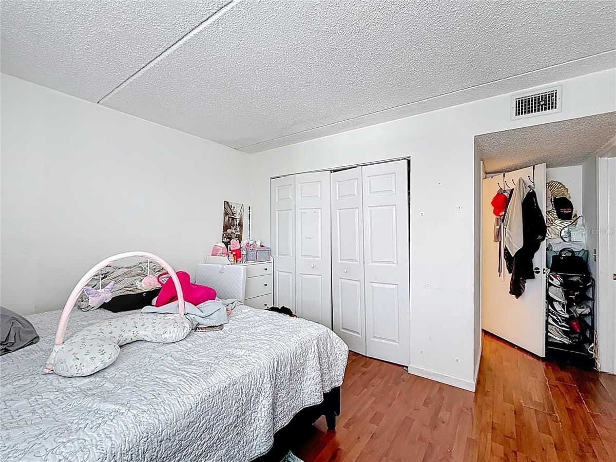 6065 186TH STREET — photo 11 of 17