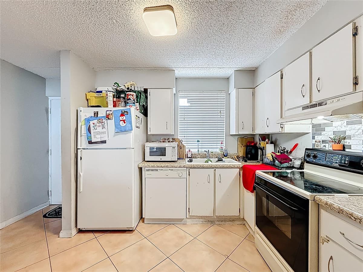 6065 186TH STREET — photo 5 of 17