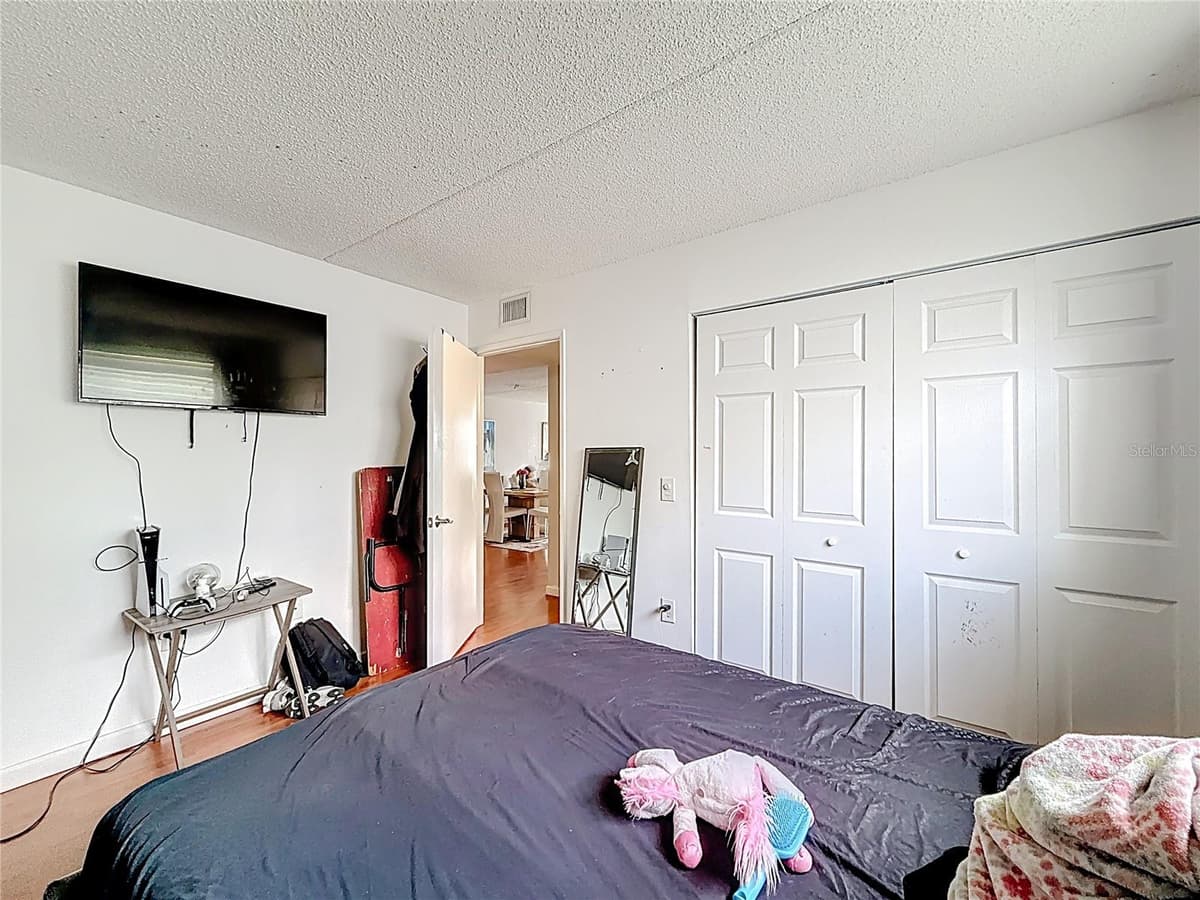 6065 186TH STREET — photo 8 of 17