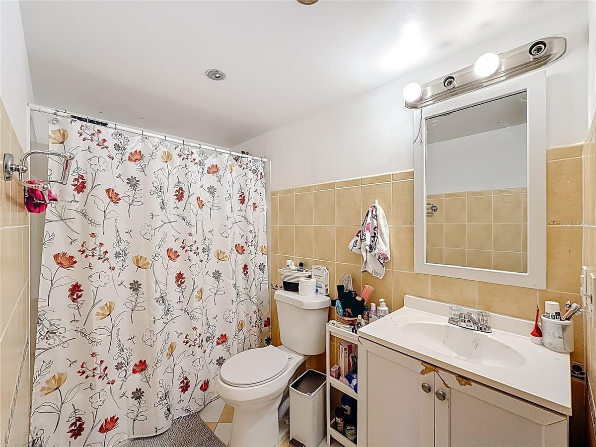 6065 186TH STREET — photo 13 of 17
