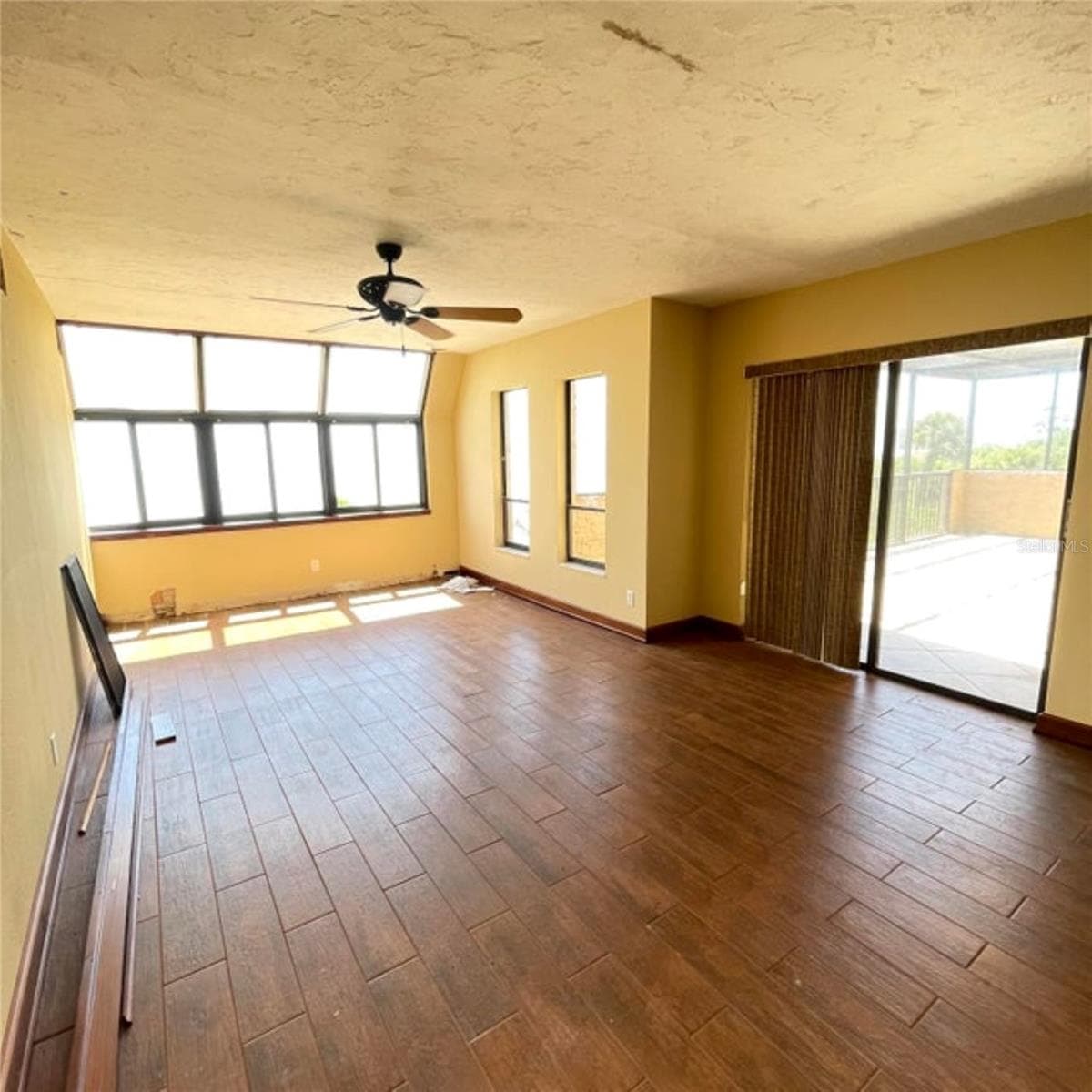 1540 RIVERSIDE DRIVE — photo 10 of 22