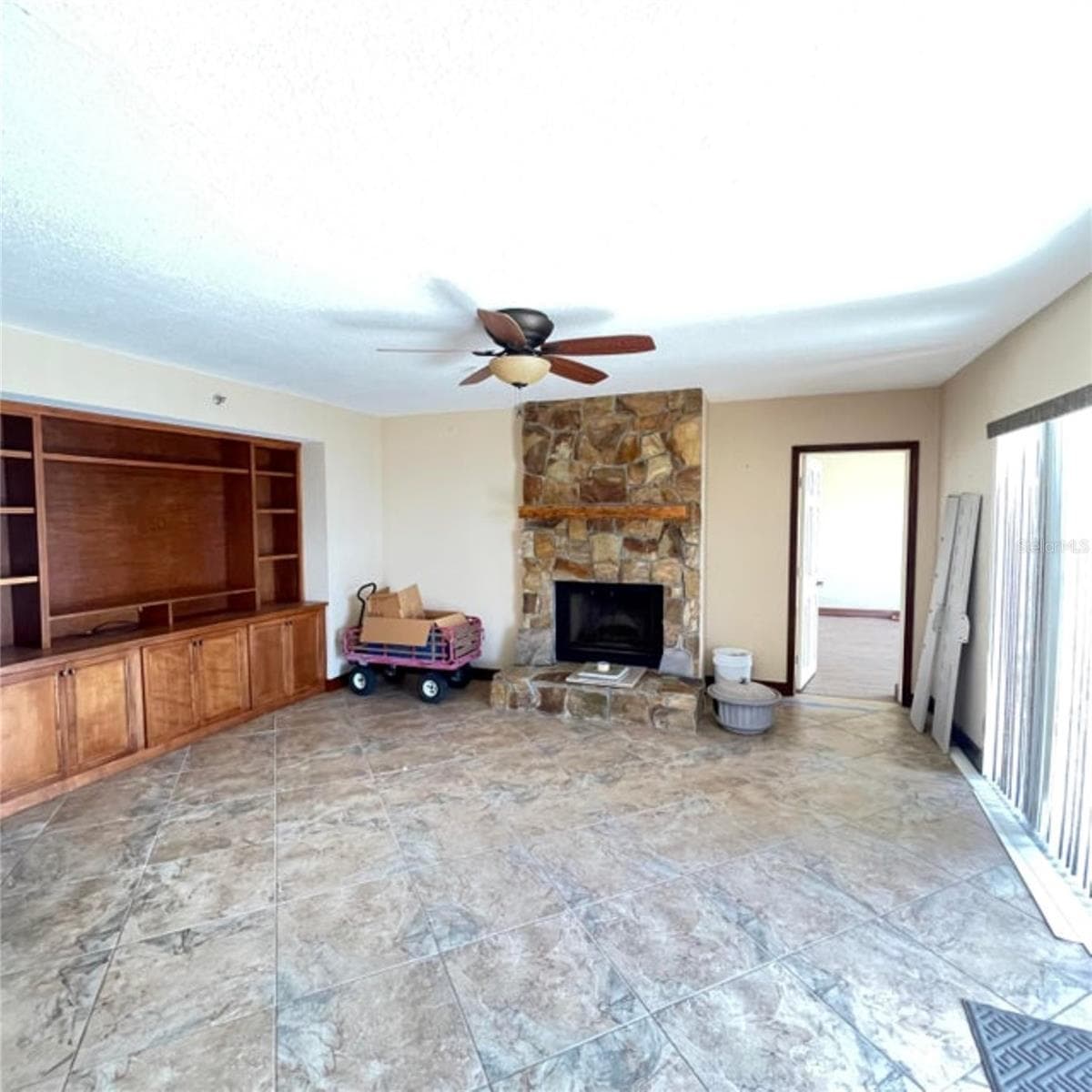 1540 RIVERSIDE DRIVE — photo 6 of 22