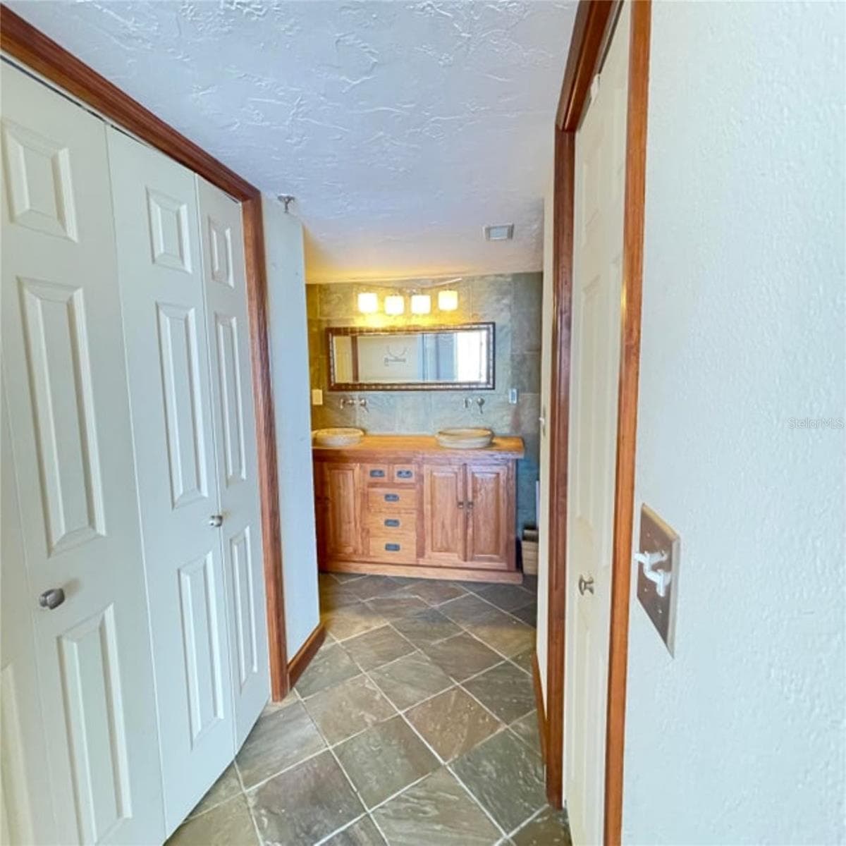 1540 RIVERSIDE DRIVE — photo 12 of 22