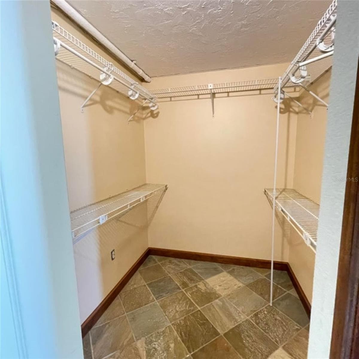 1540 RIVERSIDE DRIVE — photo 17 of 22