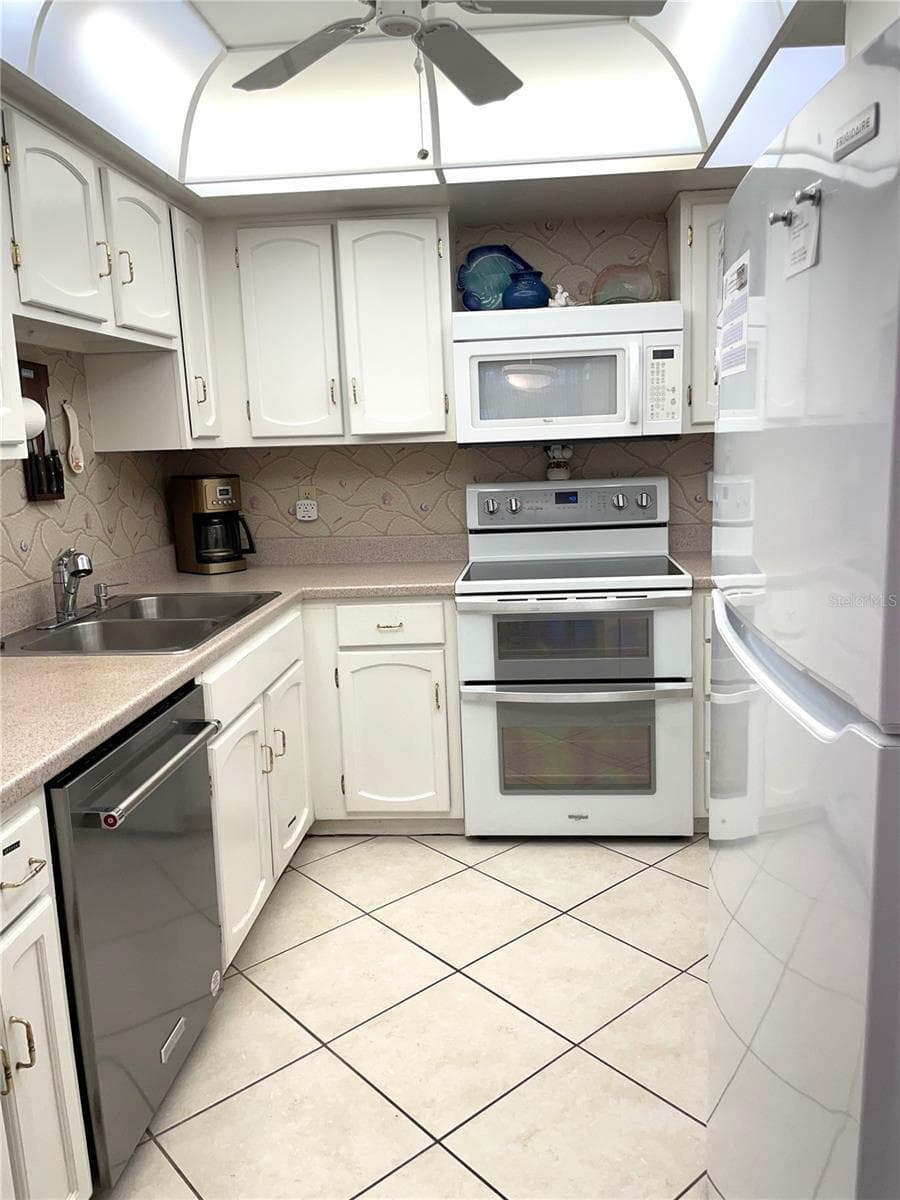 4175 ATLANTIC AVENUE — photo 14 of 32
