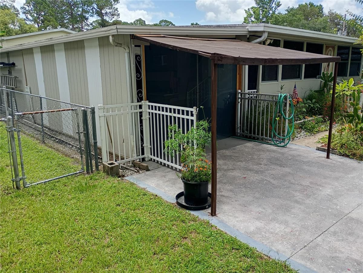 109 FERN DRIVE — photo 2 of 45