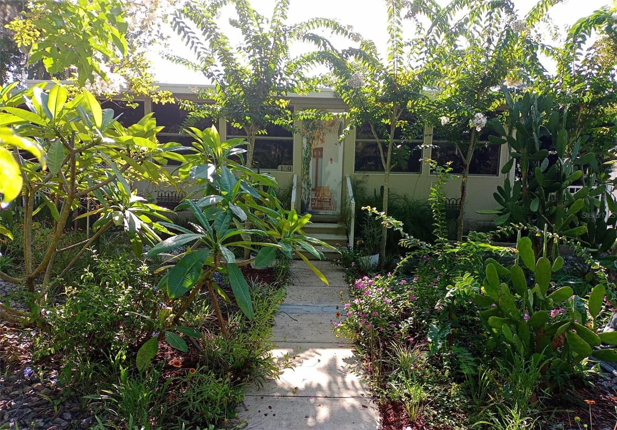 109 FERN DRIVE — photo 4 of 45