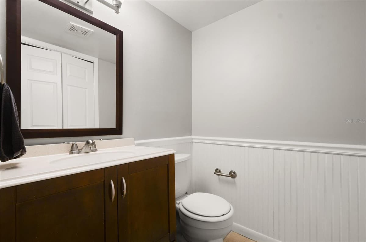 6114 PEREGRINE AVENUE — photo 6 of 25