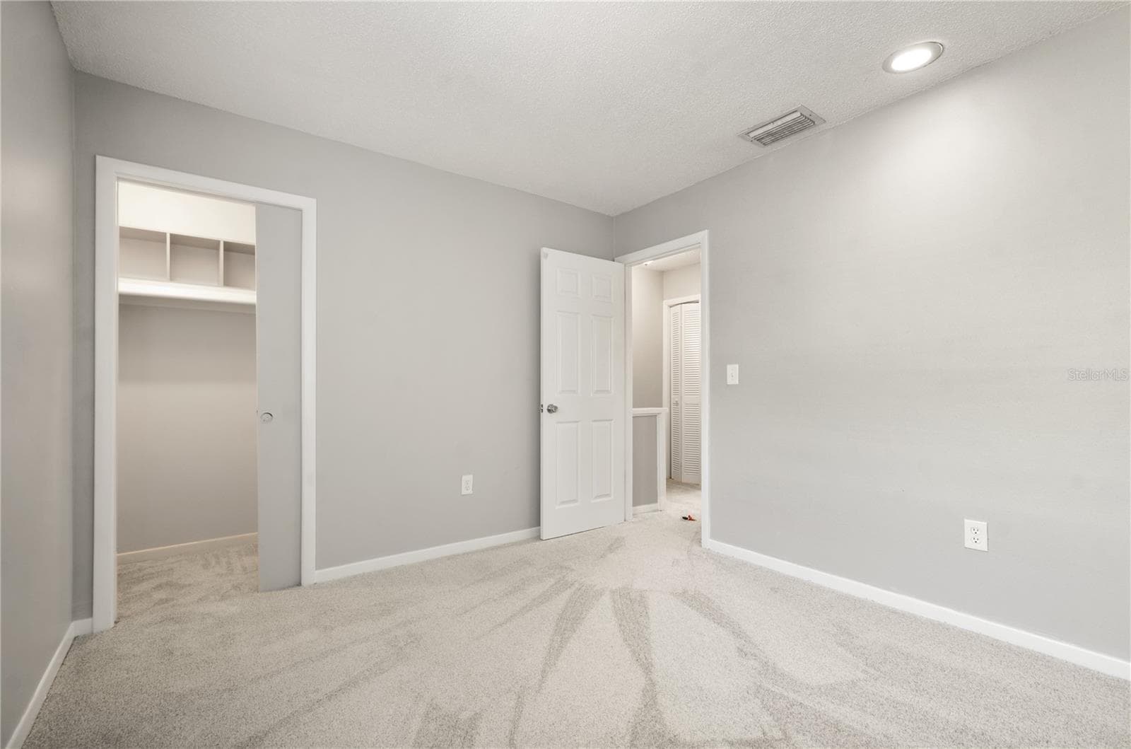 6114 PEREGRINE AVENUE — photo 15 of 25