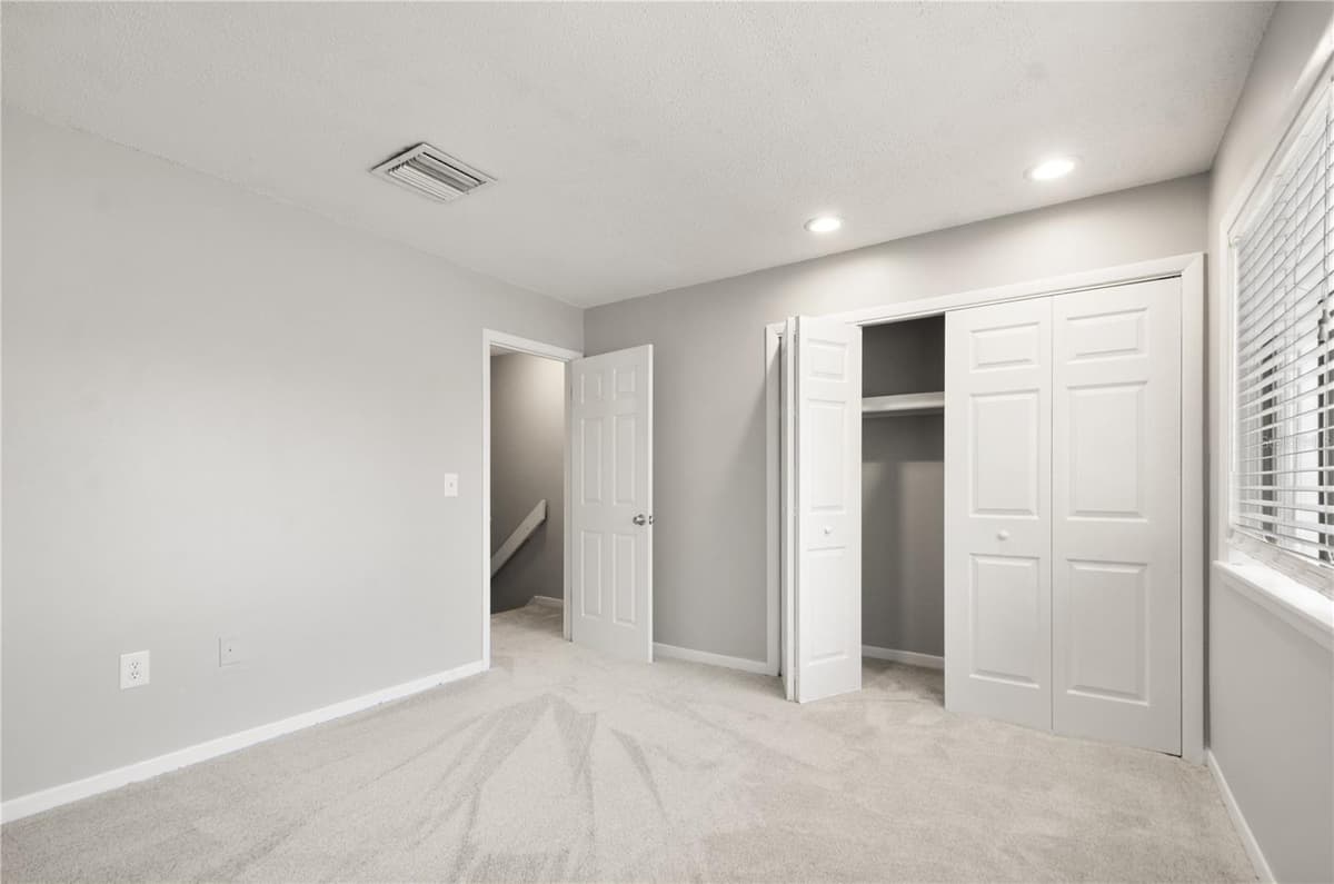 6114 PEREGRINE AVENUE — photo 12 of 25