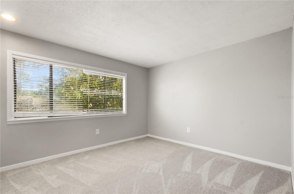 6114 PEREGRINE AVENUE — photo 11 of 25