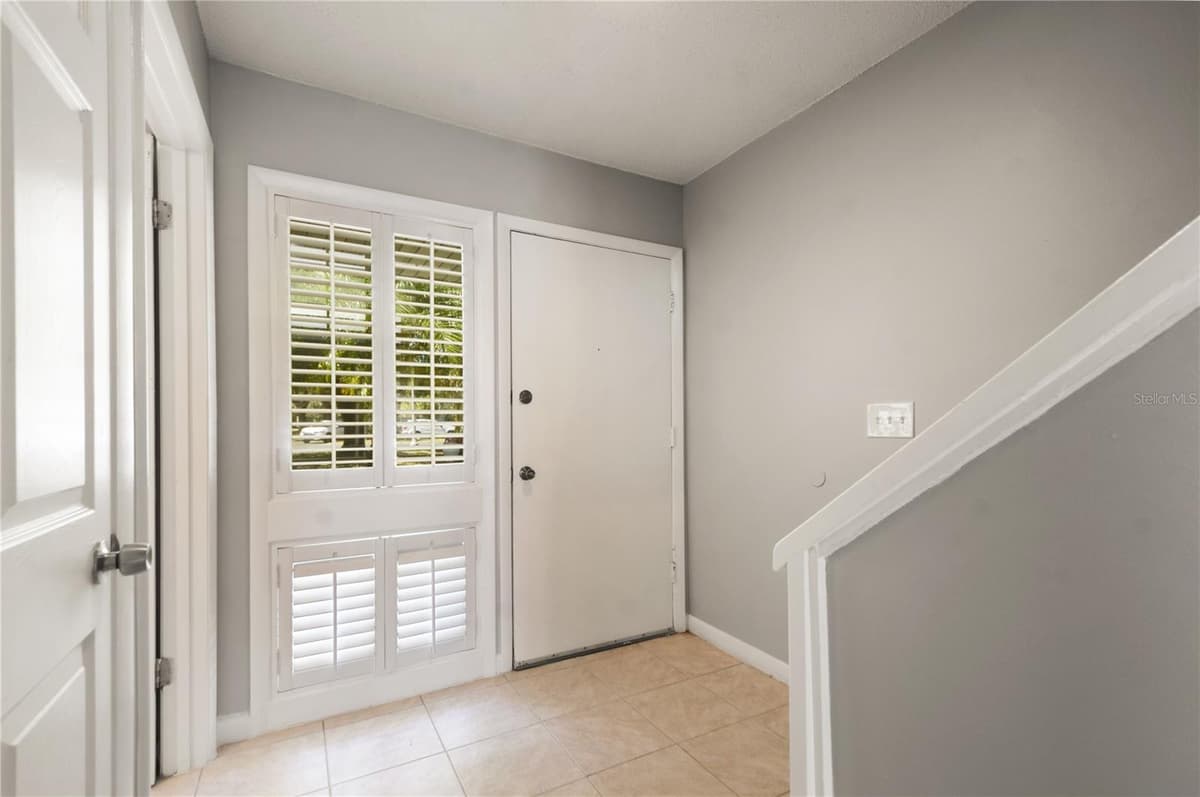 6114 PEREGRINE AVENUE — photo 4 of 25