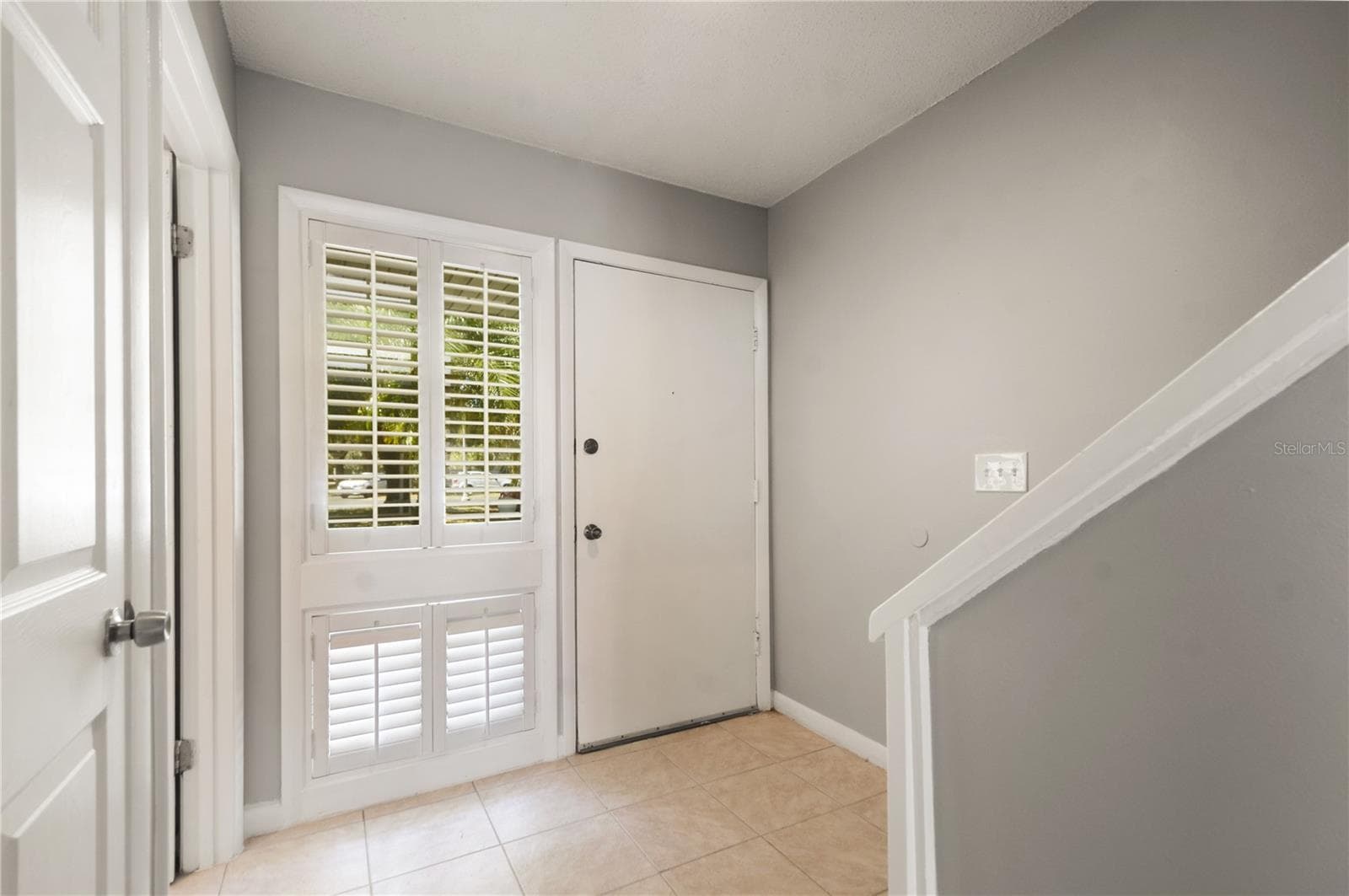 6114 PEREGRINE AVENUE — photo 4 of 25