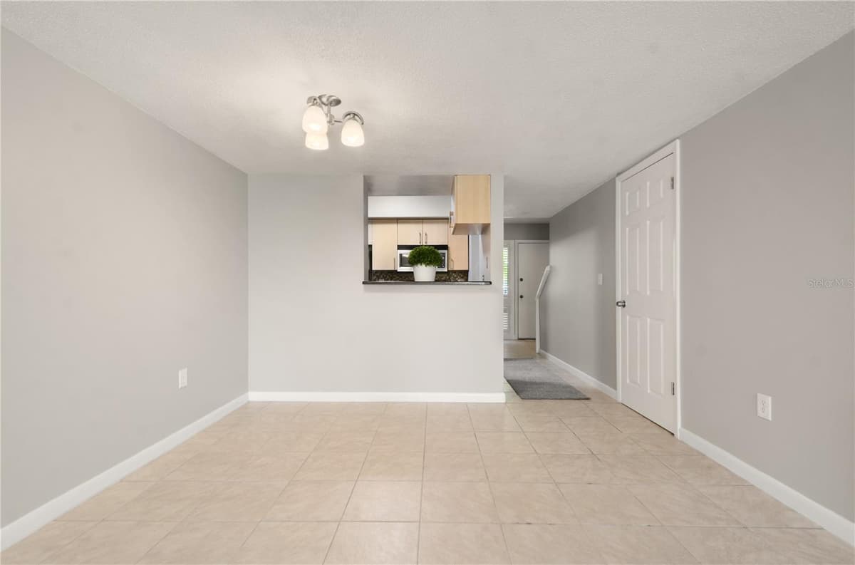 6114 PEREGRINE AVENUE — photo 10 of 25