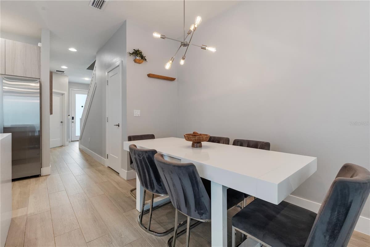 17522 HIDDEN FOREST DRIVE — photo 4 of 43
