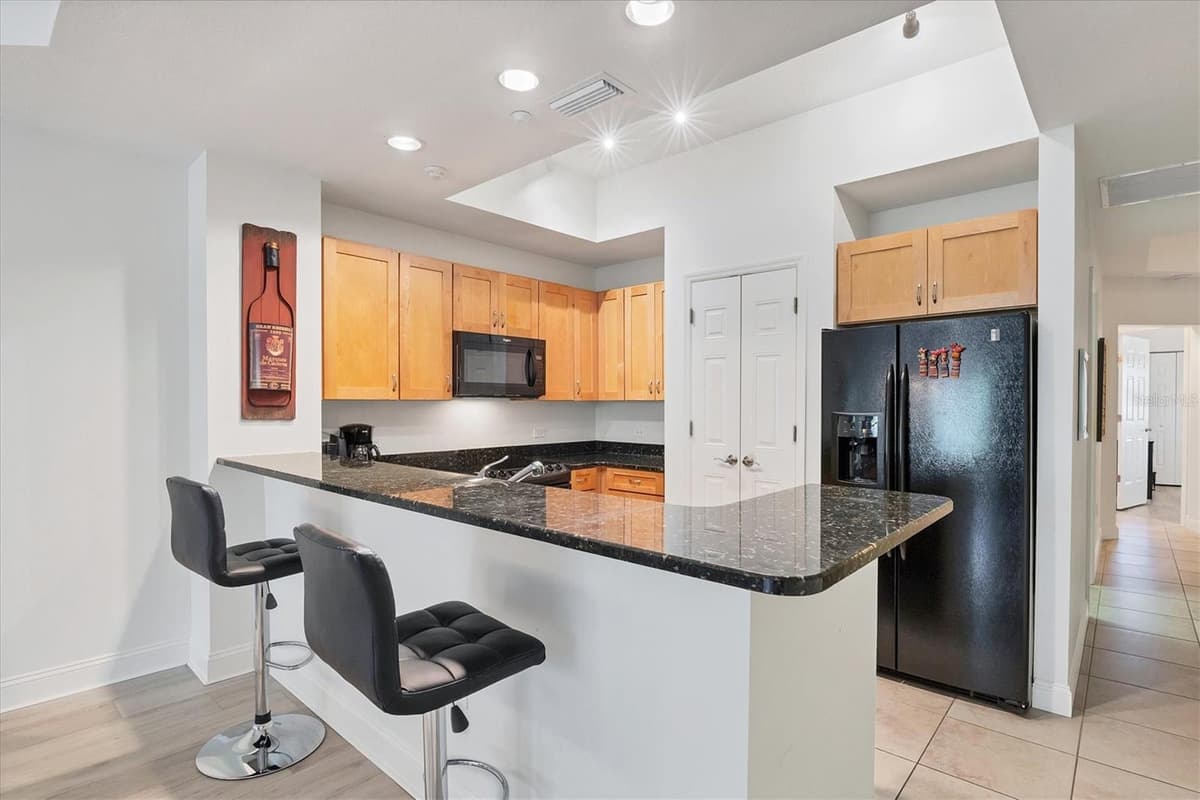 7710 LAKE VISTA COURT — photo 17 of 60
