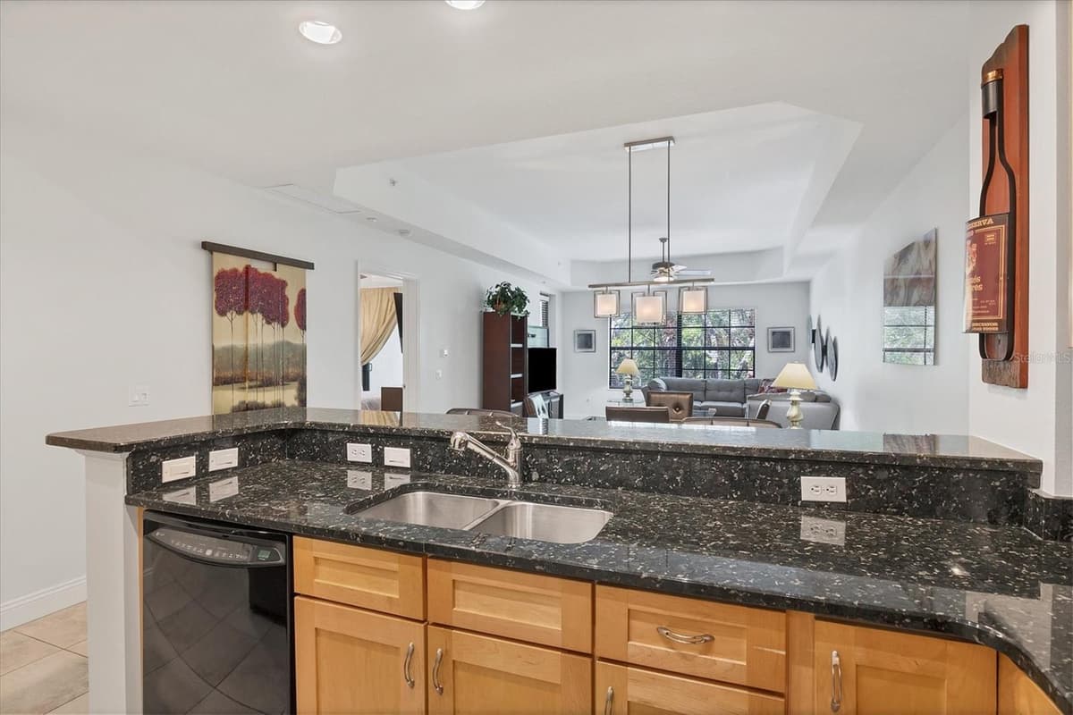 7710 LAKE VISTA COURT — photo 20 of 60