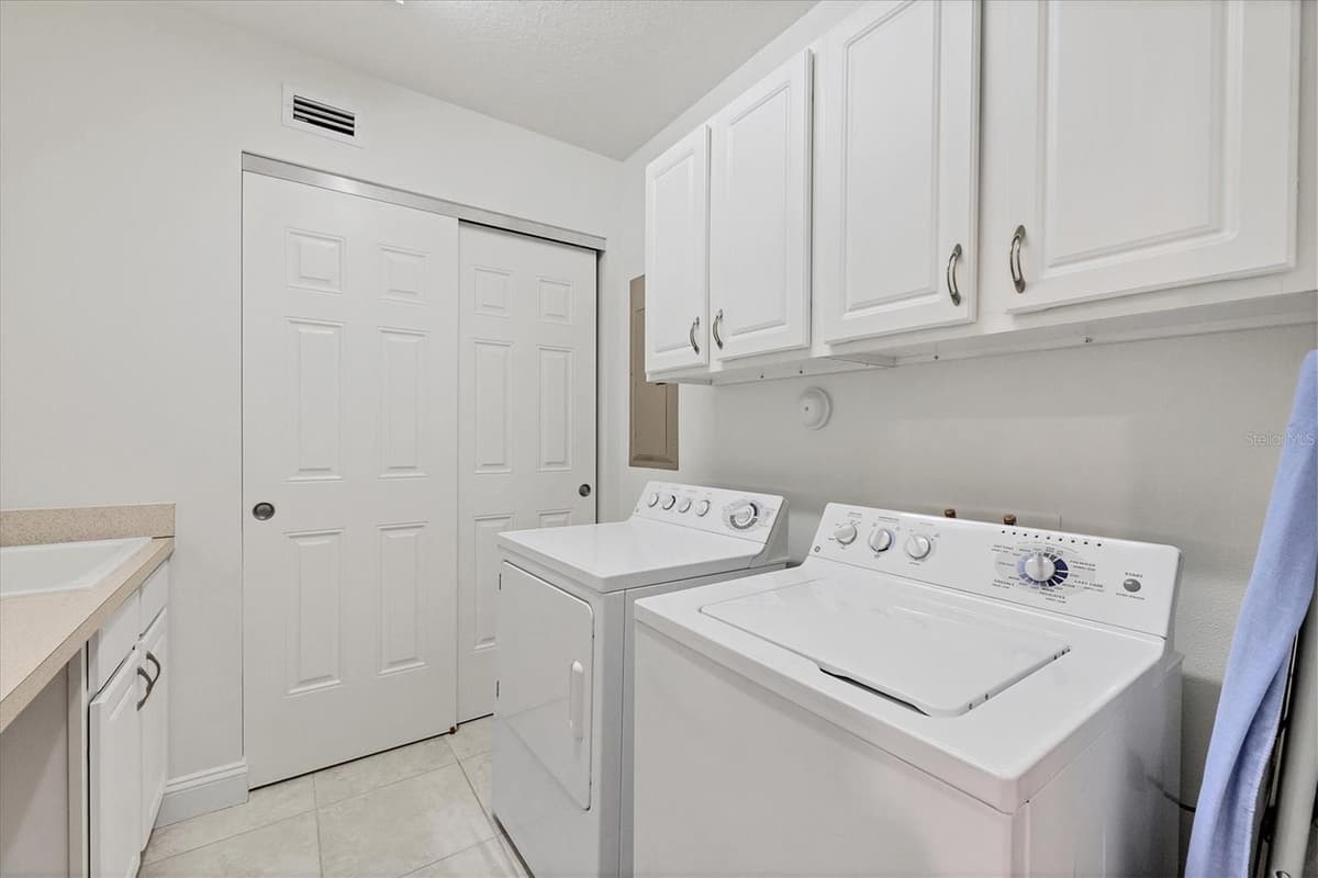 7710 LAKE VISTA COURT — photo 36 of 60