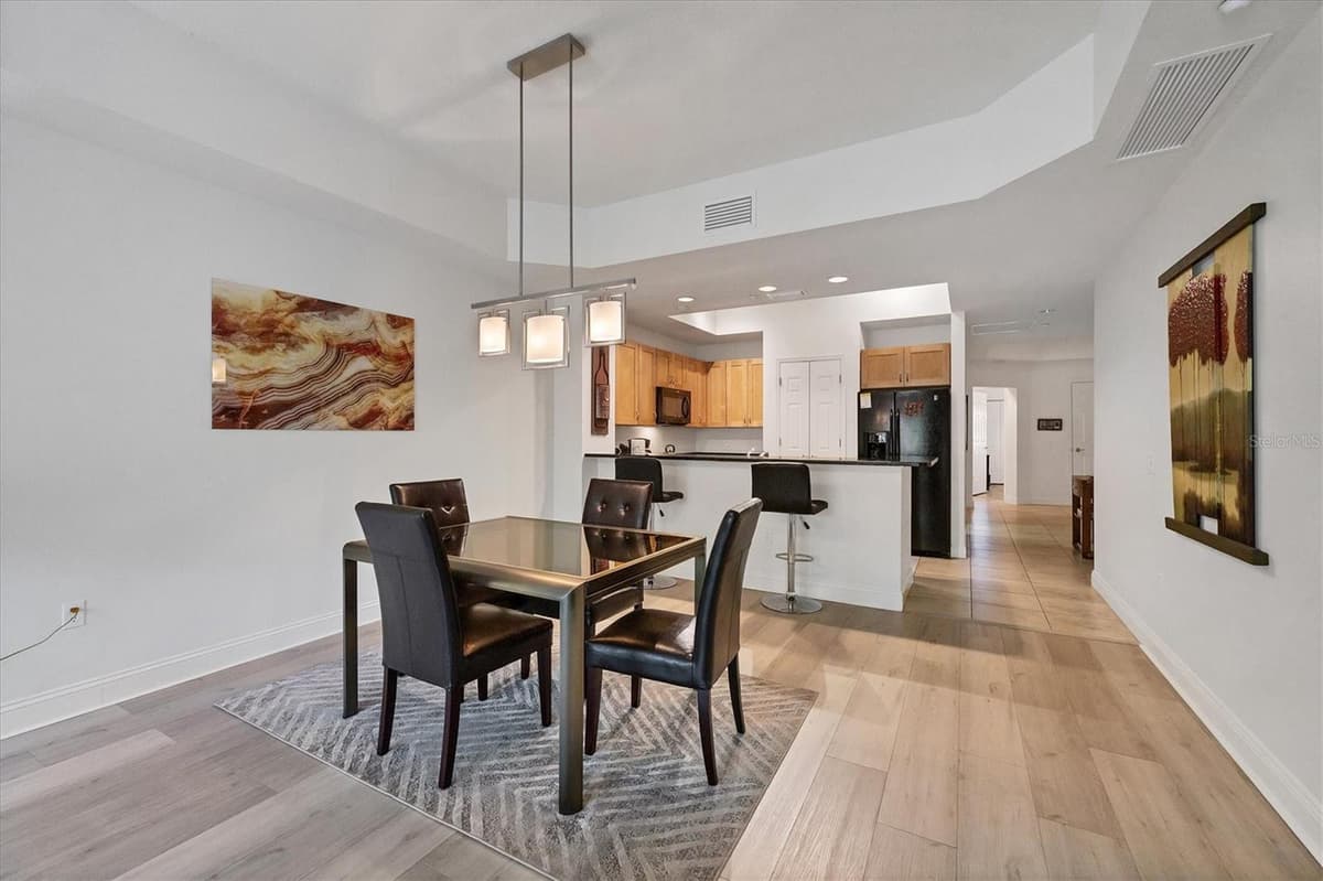 7710 LAKE VISTA COURT — photo 21 of 60