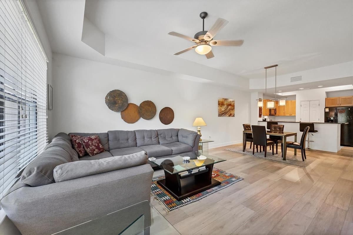 7710 LAKE VISTA COURT — photo 16 of 60