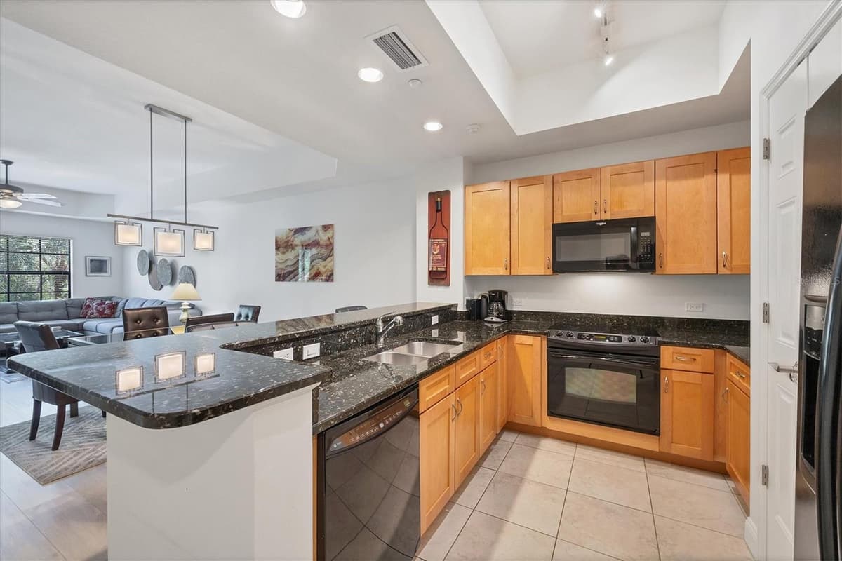 7710 LAKE VISTA COURT — photo 19 of 60