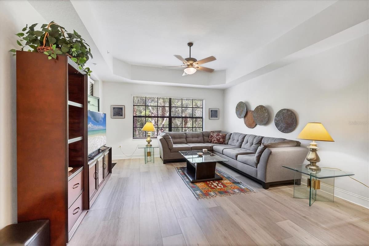 7710 LAKE VISTA COURT — photo 14 of 60