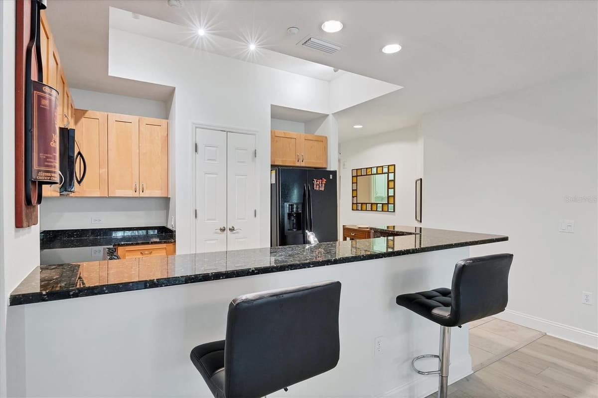 7710 LAKE VISTA COURT — photo 18 of 60