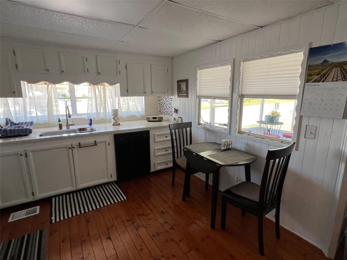 29250 US HIGHWAY 19 — photo 10 of 31