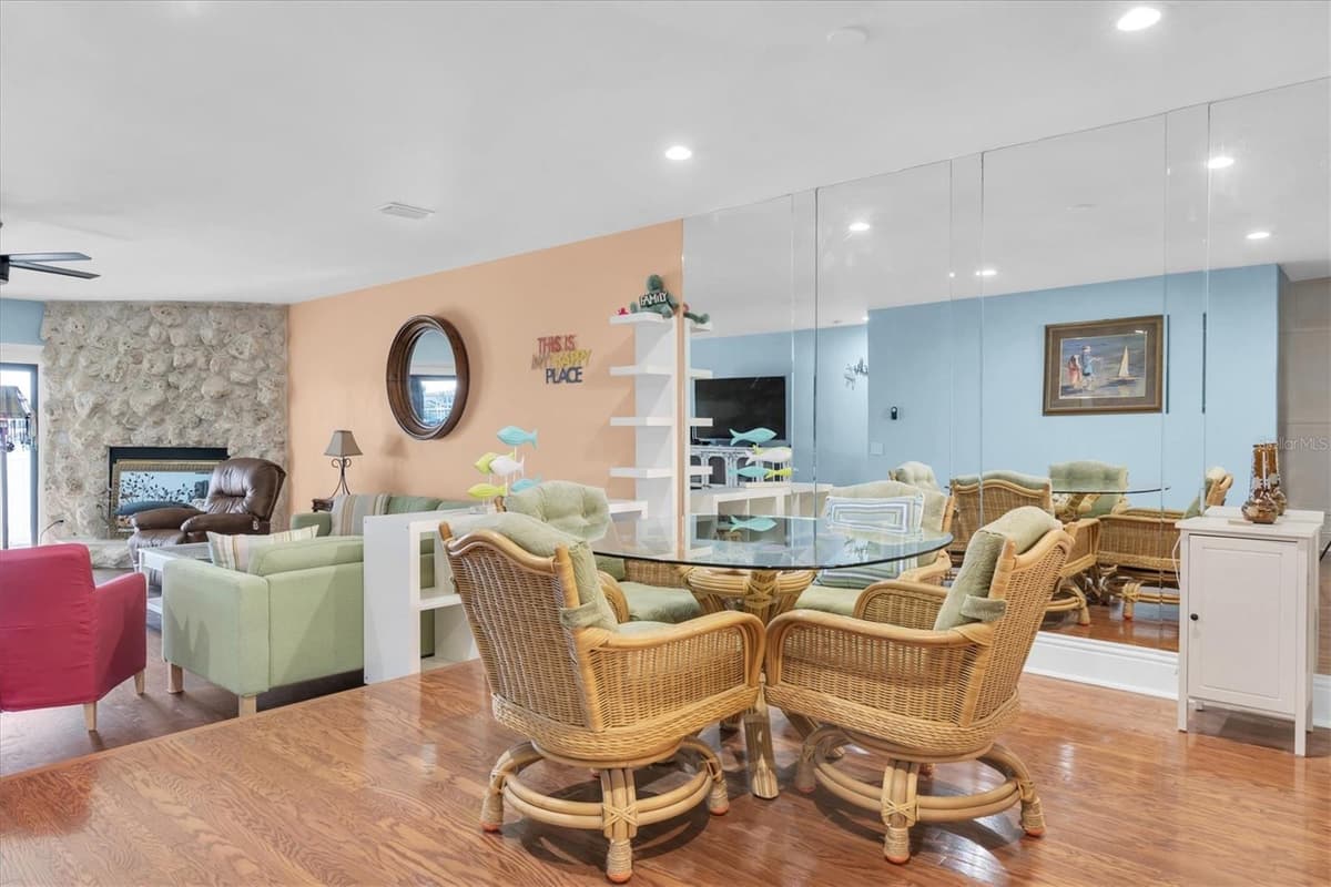 553 HAVEN POINT DRIVE — photo 9 of 42