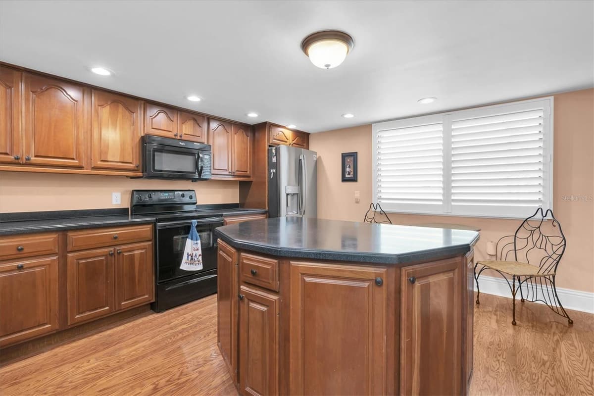 553 HAVEN POINT DRIVE — photo 13 of 42