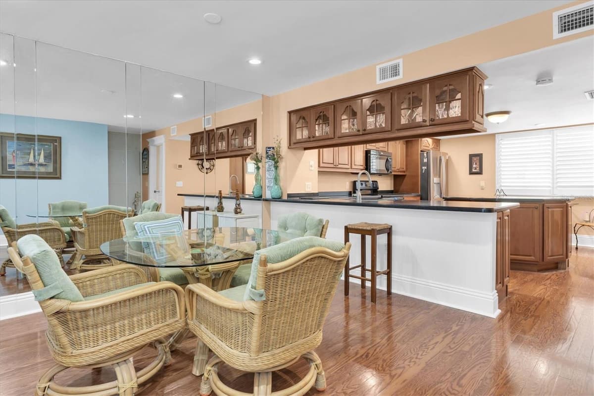 553 HAVEN POINT DRIVE — photo 8 of 42