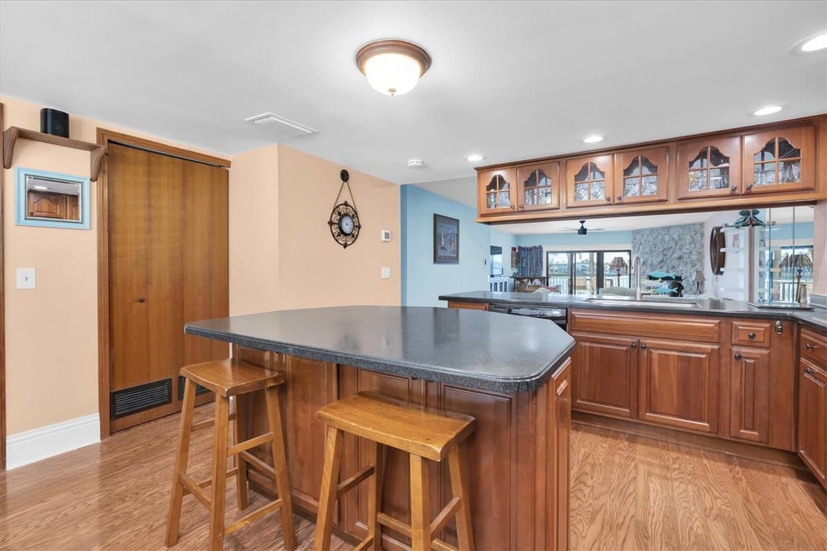 553 HAVEN POINT DRIVE — photo 14 of 42