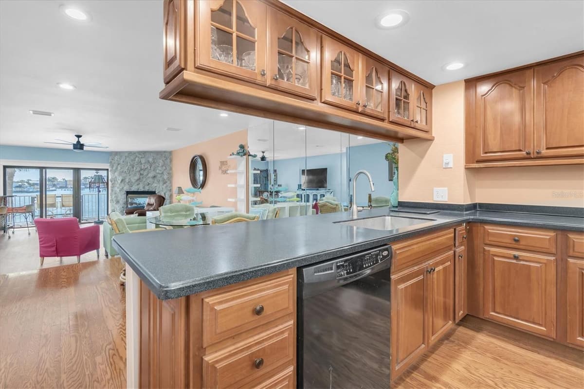 553 HAVEN POINT DRIVE — photo 12 of 42
