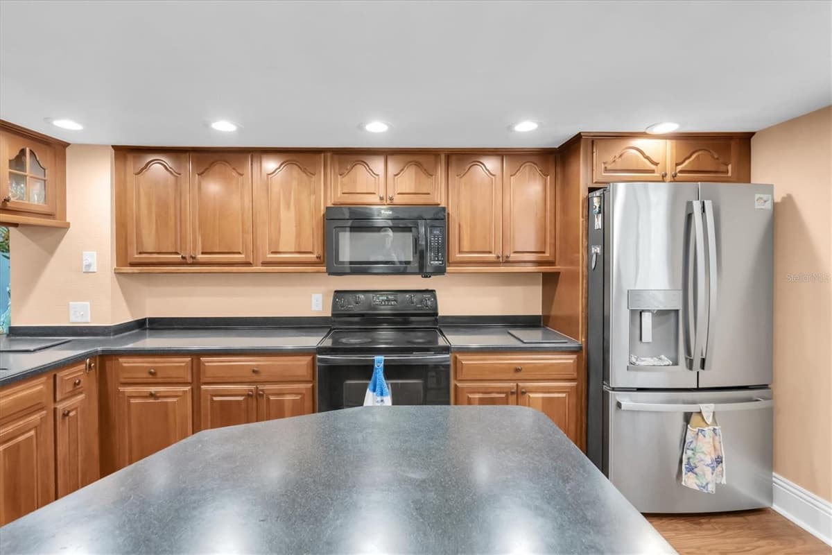 553 HAVEN POINT DRIVE — photo 15 of 42