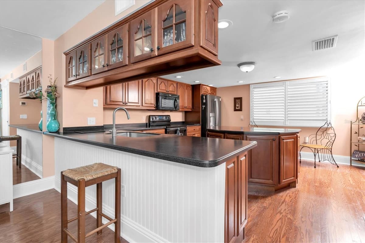 553 HAVEN POINT DRIVE — photo 10 of 42