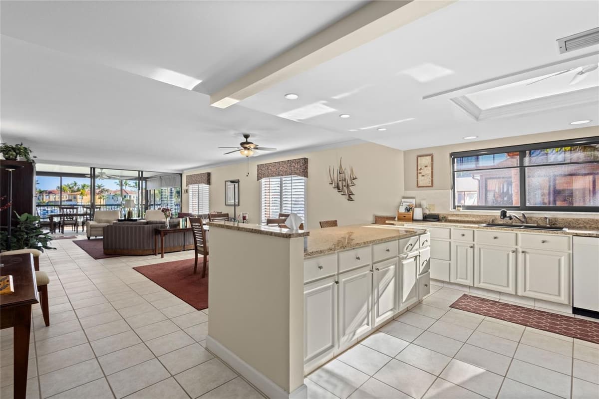3230 SOUTHSHORE DRIVE — photo 8 of 40