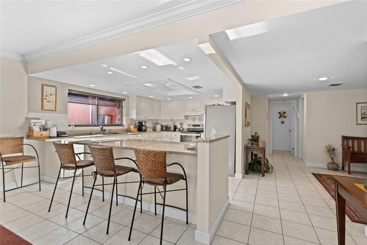 3230 SOUTHSHORE DRIVE — photo 5 of 40