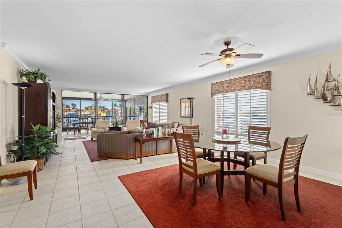 3230 SOUTHSHORE DRIVE — photo 10 of 40
