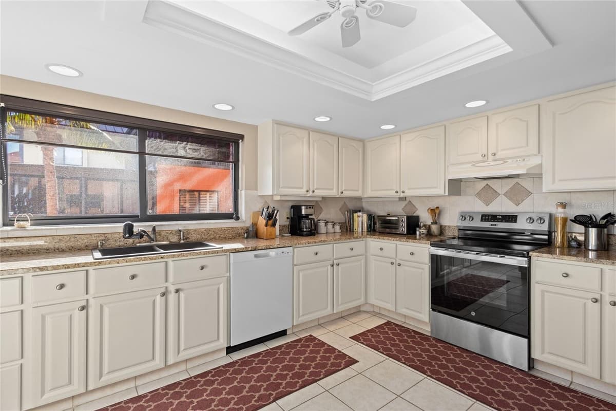3230 SOUTHSHORE DRIVE — photo 7 of 40